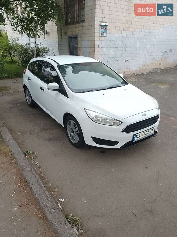 Хэтчбек Ford Focus 2015 в Киеве фото Хэтчбек Ford Focus 2015 в Киеве