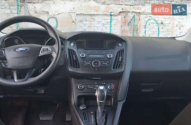 Седан Ford Focus 2015 в 