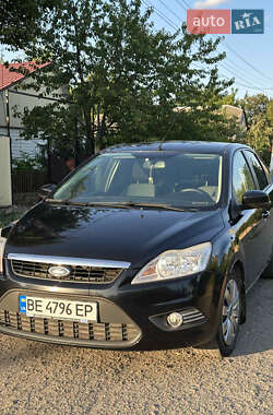 Хэтчбек Ford Focus 2011 в 