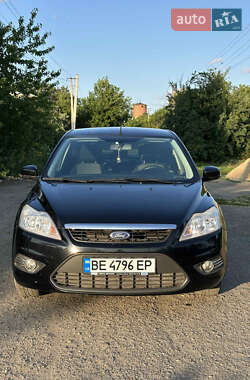 Хэтчбек Ford Focus 2011 в 