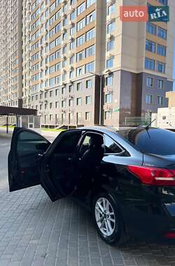 Седан Ford Focus 2015 в 