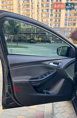 Седан Ford Focus 2015 в 