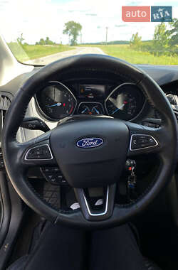 Седан Ford Focus 2015 в 