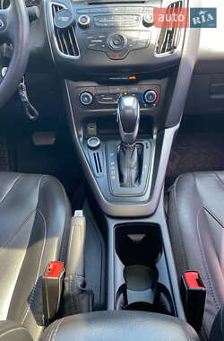 Седан Ford Focus 2015 в 