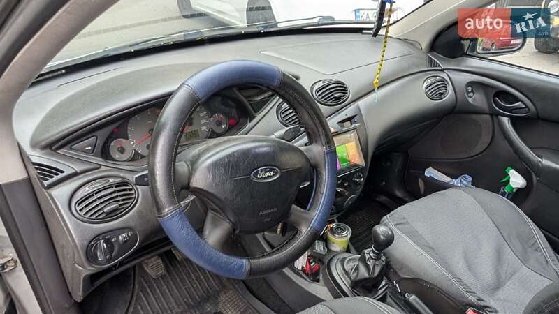 Универсал Ford Focus 2004 в Вишневом фото 4 Универсал Ford Focus 2004 в Вишневом