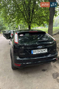 Хэтчбек Ford Focus 2010 в 