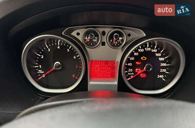 Хэтчбек Ford Focus 2010 в 
