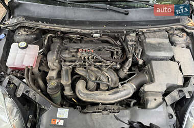 Хэтчбек Ford Focus 2010 в 