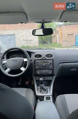 Хэтчбек Ford Focus 2004 в 
