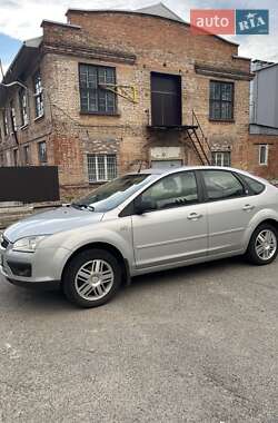 Хэтчбек Ford Focus 2004 в 