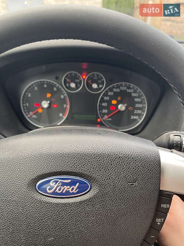Хэтчбек Ford Focus 2004 в Чернигове