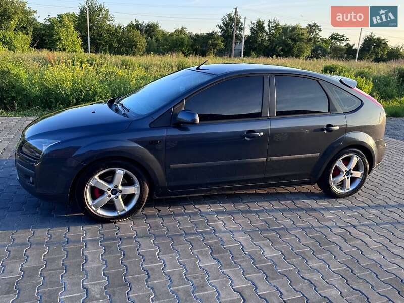 Хэтчбек Ford Focus 2006 в Городке