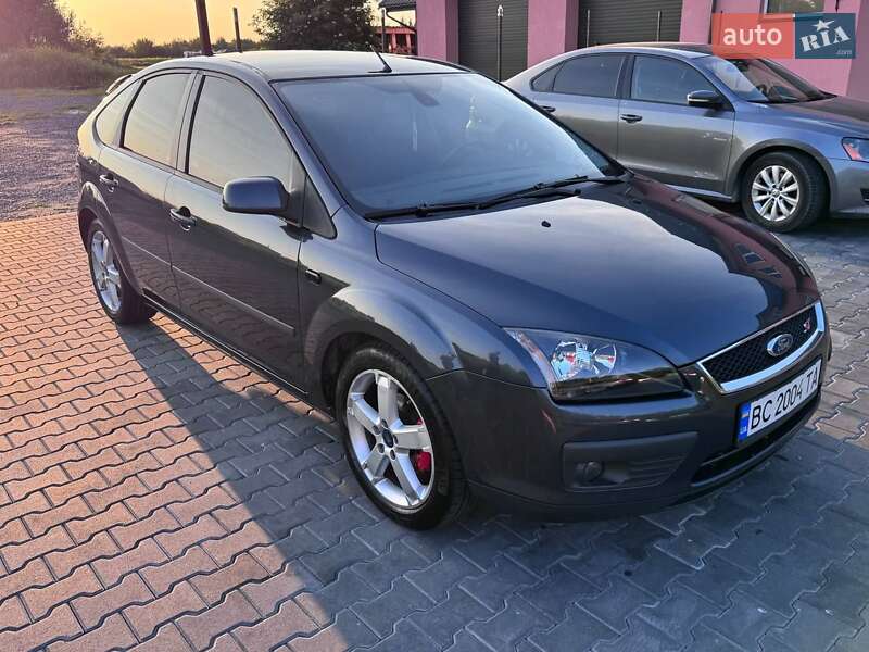Хэтчбек Ford Focus 2006 в Городке