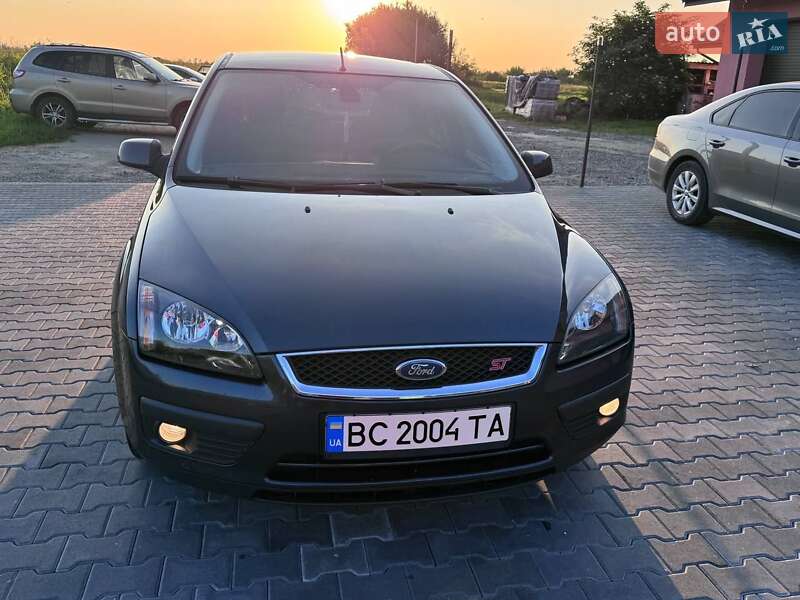 Хэтчбек Ford Focus 2006 в Городке