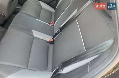 Хэтчбек Ford Focus 2012 в 