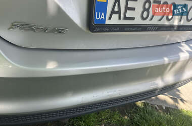 Хэтчбек Ford Focus 2012 в 