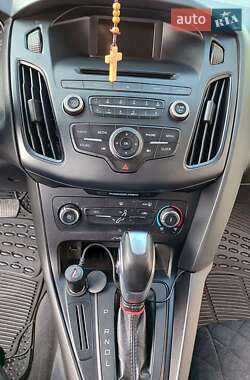 Седан Ford Focus 2015 в 