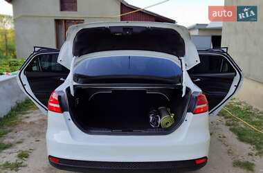 Седан Ford Focus 2015 в 