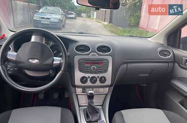 Хэтчбек Ford Focus 2011 в 