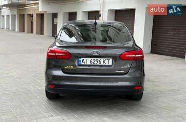 Седан Ford Focus 2015 в 