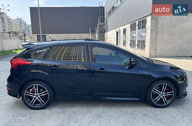 Хетчбек Ford Focus 2016 в 