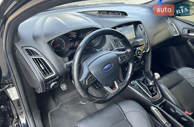 Хетчбек Ford Focus 2016 в 