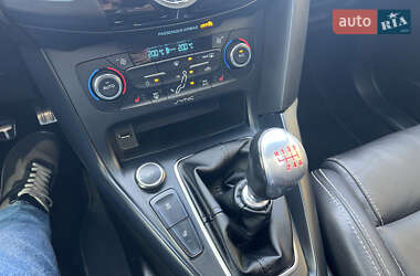 Хетчбек Ford Focus 2016 в 