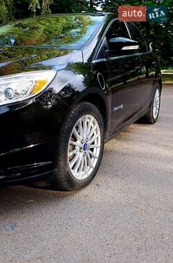 Хэтчбек Ford Focus 2012 в 