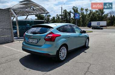 Хэтчбек Ford Focus 2012 в 