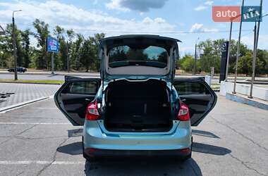 Хэтчбек Ford Focus 2012 в 