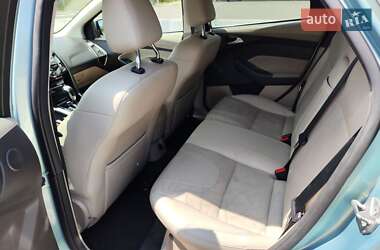 Хэтчбек Ford Focus 2012 в 