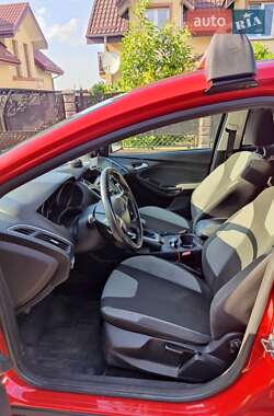 Хэтчбек Ford Focus 2013 в 