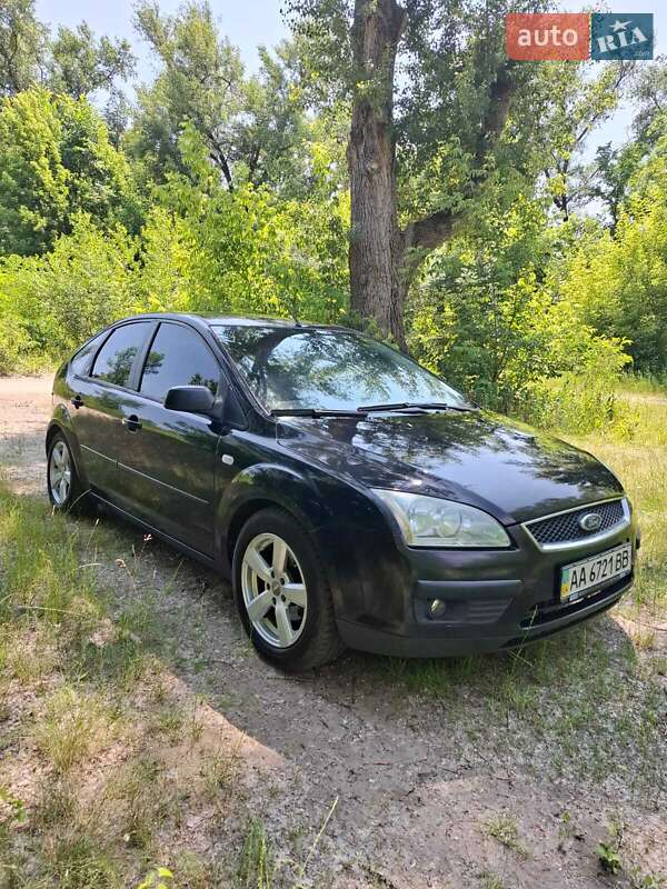 Хэтчбек Ford Focus 2005 в 