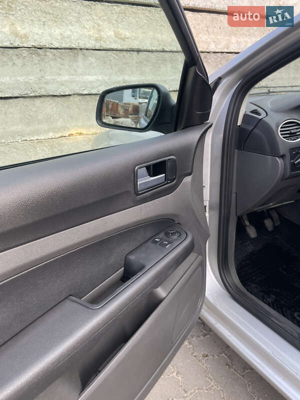 Универсал Ford Focus 2005 в Сарнах