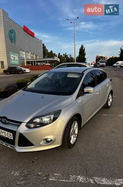 Хэтчбек Ford Focus 2012 в 