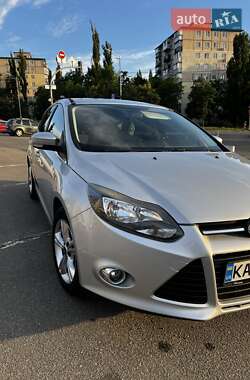 Хэтчбек Ford Focus 2012 в 