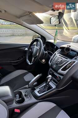 Хэтчбек Ford Focus 2012 в 