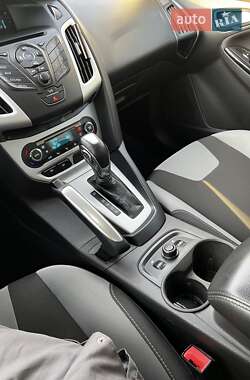 Хэтчбек Ford Focus 2012 в 