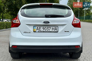 Хэтчбек Ford Focus 2012 в 