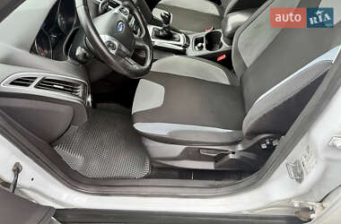 Хэтчбек Ford Focus 2012 в 