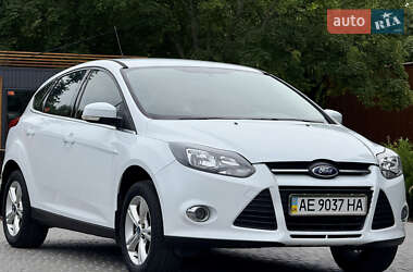 Хэтчбек Ford Focus 2012 в 