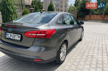Седан Ford Focus 2015 в 