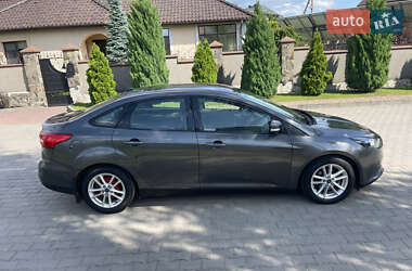 Седан Ford Focus 2015 в 