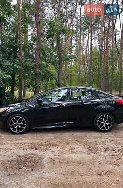 Седан Ford Focus 2015 в 