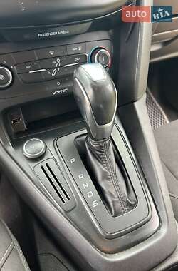 Седан Ford Focus 2015 в 