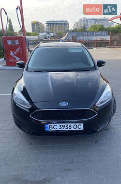 Хэтчбек Ford Focus 2015 в 