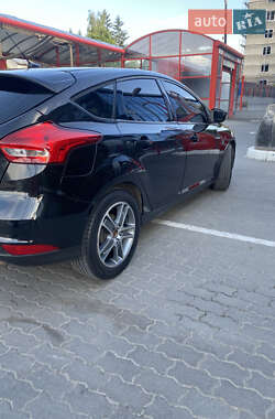 Хэтчбек Ford Focus 2015 в 