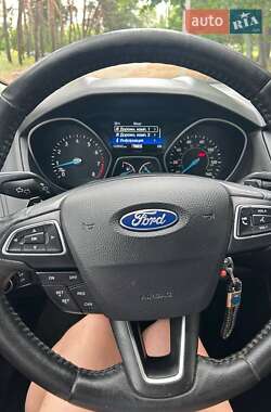 Седан Ford Focus 2015 в 