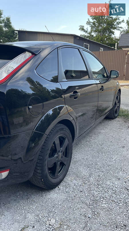 Хэтчбек Ford Focus 2010 в Каменском