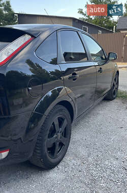Хэтчбек Ford Focus 2010 в 
